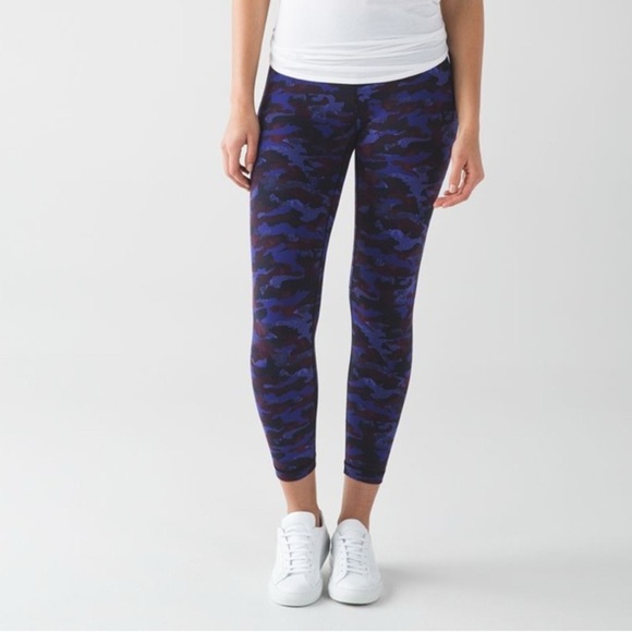 ✨Lululemon High Times Pant Hounds Camo Emperor Blue Black Print Leggings Sz 4 ✨ - Picture 1 of 4